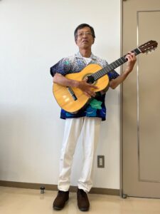 昭和５２年一宮七夕PRシャツ着用の長谷川館長さんも演奏者の一人です。